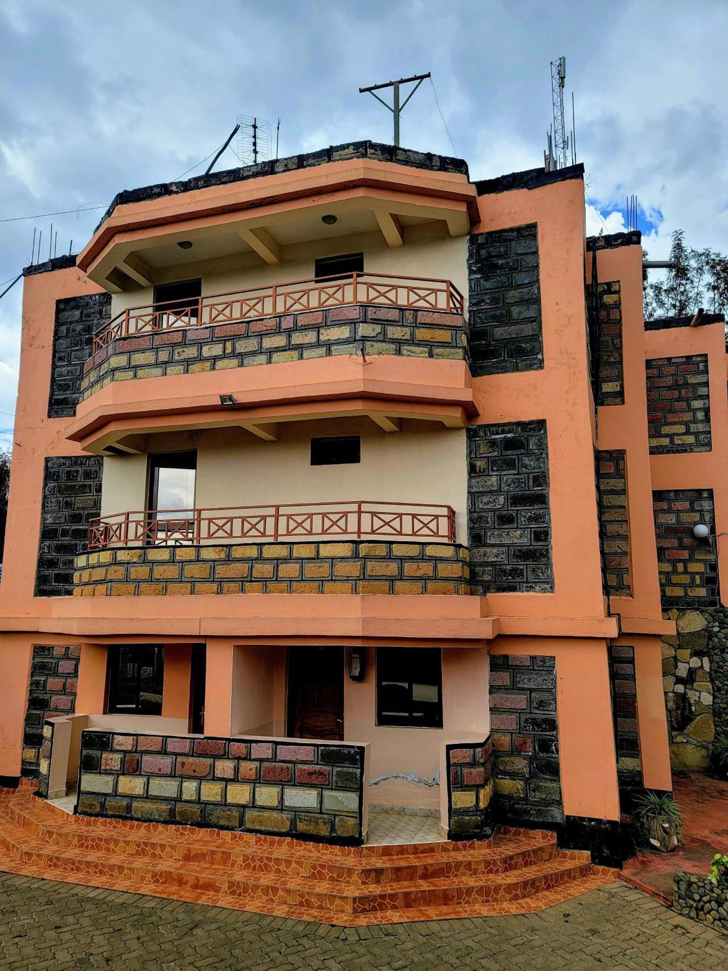 Apex Resort Nakuru Exterior photo